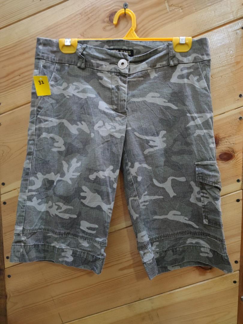 Sz 30 31 Guess Jeans Camo Short Pants Women s Fashion Bottoms