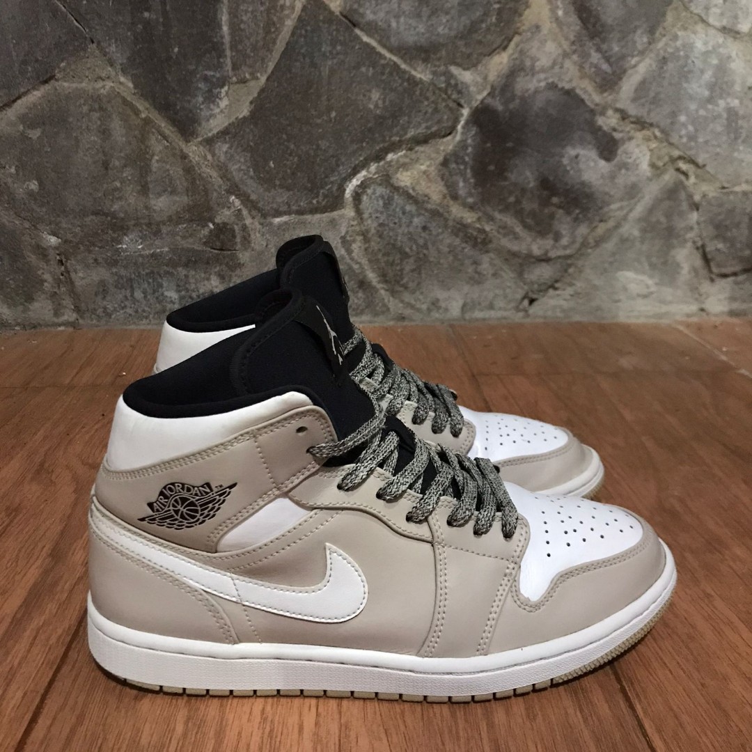 Air Jordan 1 Mid Desert Sand, Fesyen Pria, Sepatu , Sneakers di Carousell