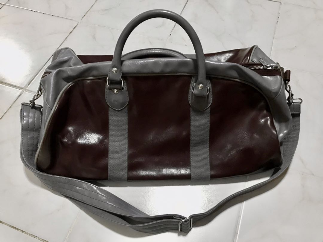 AUTHENTIC FRED PERRY DUFFLE/BARREL BAG, Luxury, Bags & Wallets on Carousell