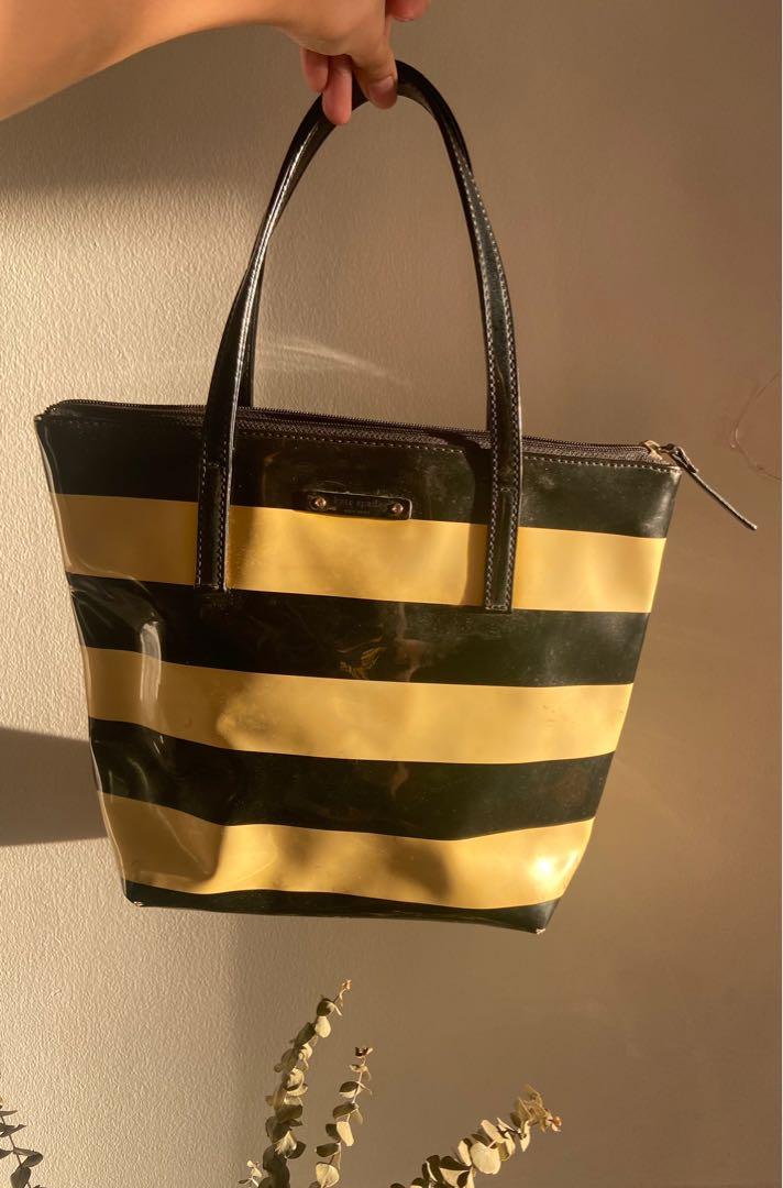 Authentic Kate Spade Striped Small Tote (Category: Luxury Bags & Wallets) located in Makati City. Submitted by gaylerlee (Listing ID 1142789725, Image 1). Description: Discolouration from storage. It used to be white and black From outlet store in Canada If you like other items in the list, let me know. Maybe I can give a discount. Thanks.