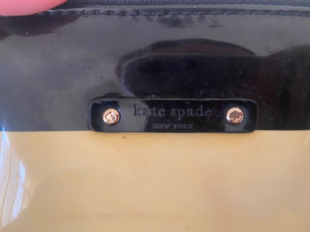 Authentic Kate Spade Striped Small Tote (Category: Luxury Bags & Wallets) located in Makati City. Submitted by gaylerlee (Listing ID 1142789725, Image 3). Description: Discolouration from storage. It used to be white and black From outlet store in Canada If you like other items in the list, let me know. Maybe I can give a discount. Thanks.