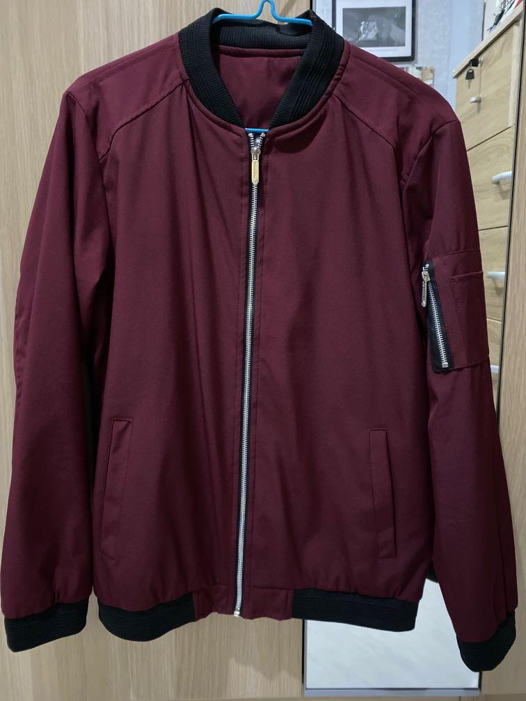 Maroon bomber jacket store