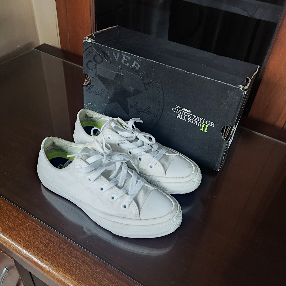 chucks converse low white