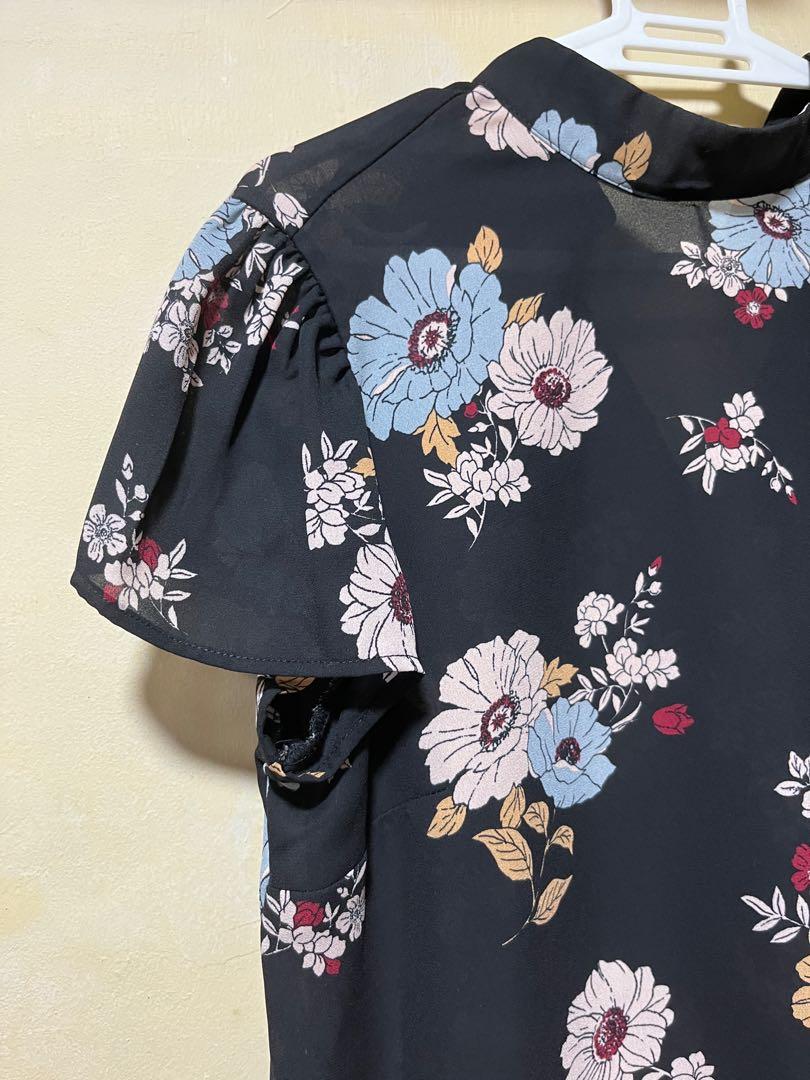 Forever 21 black floral top (Category: Blouses) located in Las Pinas. Submitted by daduuhh (Listing ID 1142786689, Image 3). Description: Black floral top from Forever 21 Barely used, like new Sheer material ✿ Payment first before shipping ✿ Modes of Payment: Gcash, BPI or BDO ✿ Disclaimer: actual color of the garment may differ due to lighting and quality of photo — please manage your expectations ✿ Shipping; Lalamove or Gogo Xpress from Las Piñ
