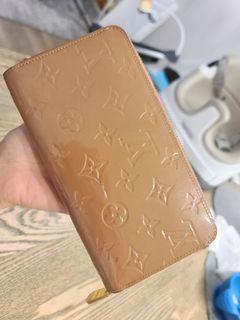 Louis Vuitton zippy wallet