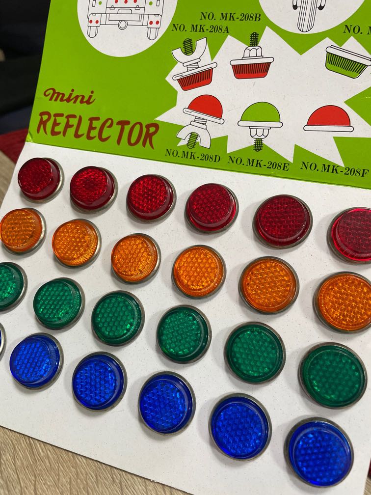 Cateye reflector outlet