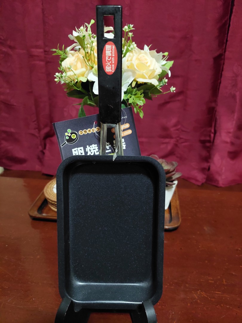 Omelette pan_Daiso Japan, Furniture & Home Living, Kitchenware