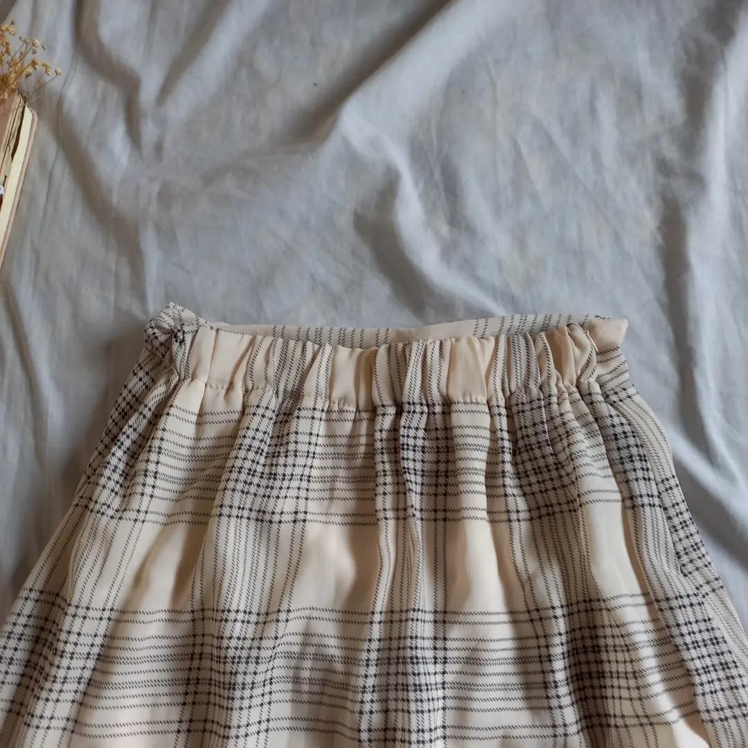 Plaid ruffle soft skirt (Category: Skirts) located in Manila. Submitted by b2dazzle (Listing ID 1142765147, Image 2). Description: 3🍒 SKIRT only ╰ Waist- 24” when laid flat (stretchable) | length- 20-30" ╰ Price: 200 🍒 Model’s size for reference: ╰ waist- 26” ✦ mine/m basis ✦ product color may slightly vary due to photographic lighting sources. ⁣⁣⁣⁣⁣⁣⁣⁣⁣⁣⁣⁣⁣⁣ ✦ read highlights before purchasing items ✦ thank you 🤎 helping tags: korean fashion,