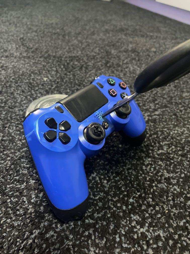 PS4 Controller (Category: Controllers) located in Singapore. Submitted by k__________________ (Listing ID 1142783979, Image 1). Description: Custom buttons Cracks for added grip Special 1 of a kind ps logo Includes scissors Comfortable joystick covers Still working Comes in blue Blue controller Black buttons Maybe broken For sweaty gamers Customised when raging in fifa .