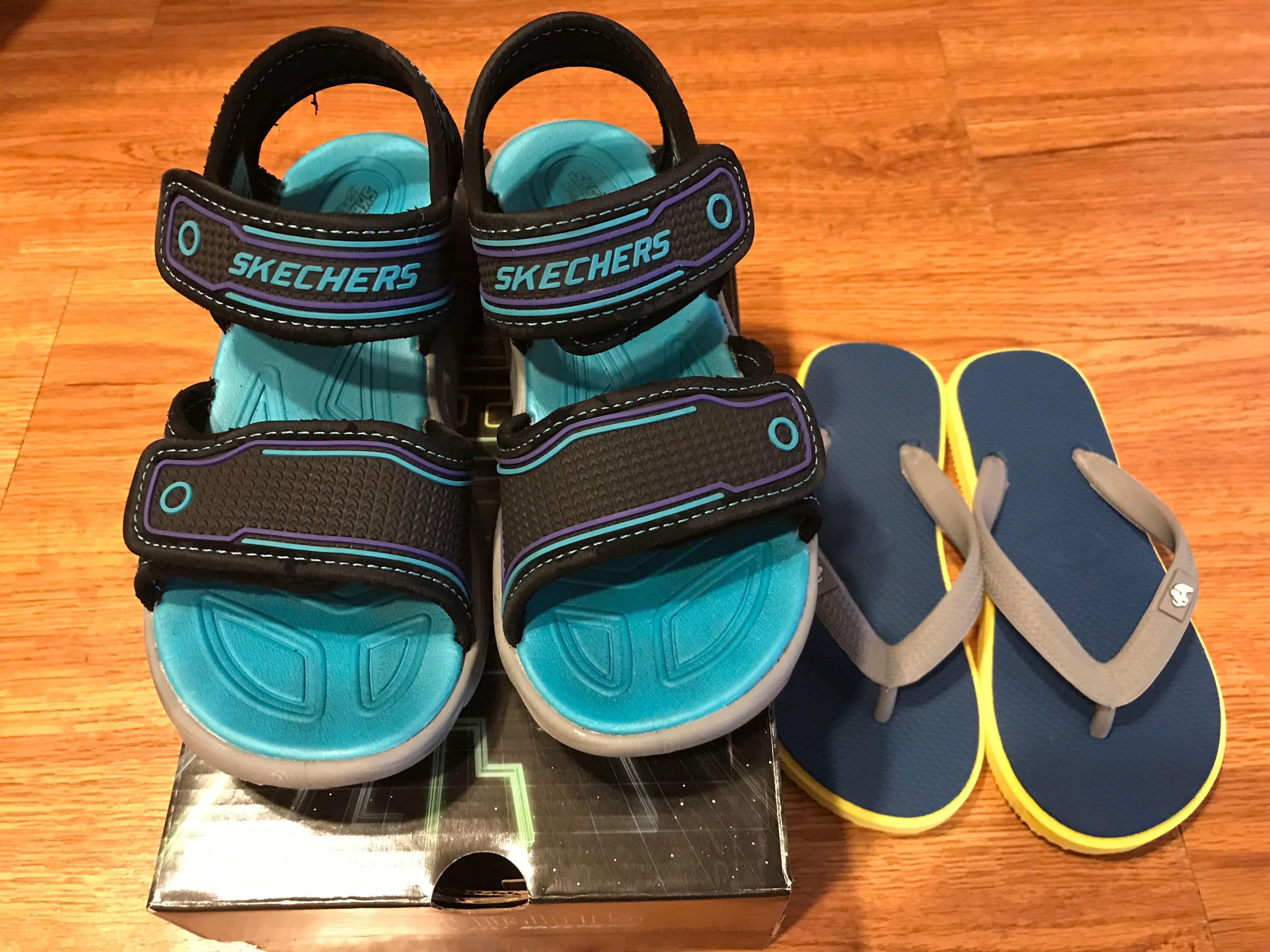 Boys skechers flip flops top