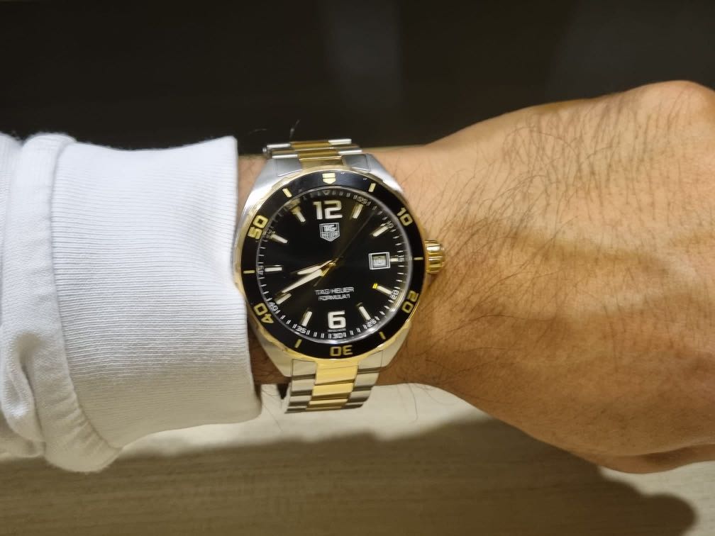 Tag heuer formula shop 1 black and gold