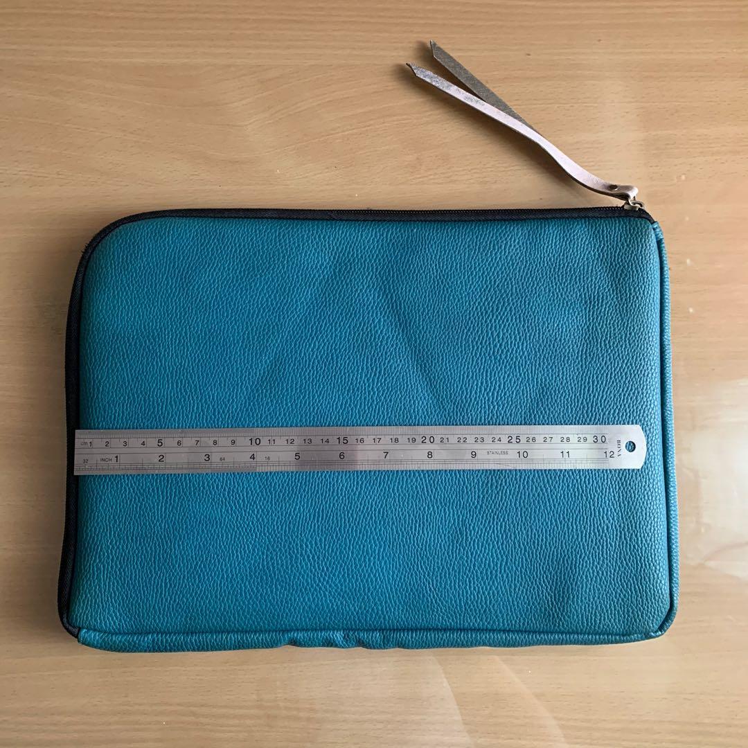 [Typo] Geometric Design Laptop Case (Category: Laptop Bags & Sleeves) located in Quezon City. Submitted by boogiewbee (Listing ID 1142743186, Image 3). Description: Fits 13” Macbook Air | Padding on both sides Used this a lot in class, negotiable! Bought it for 999 at Typo Trinoma before the pandemic. RFS: using a new one.