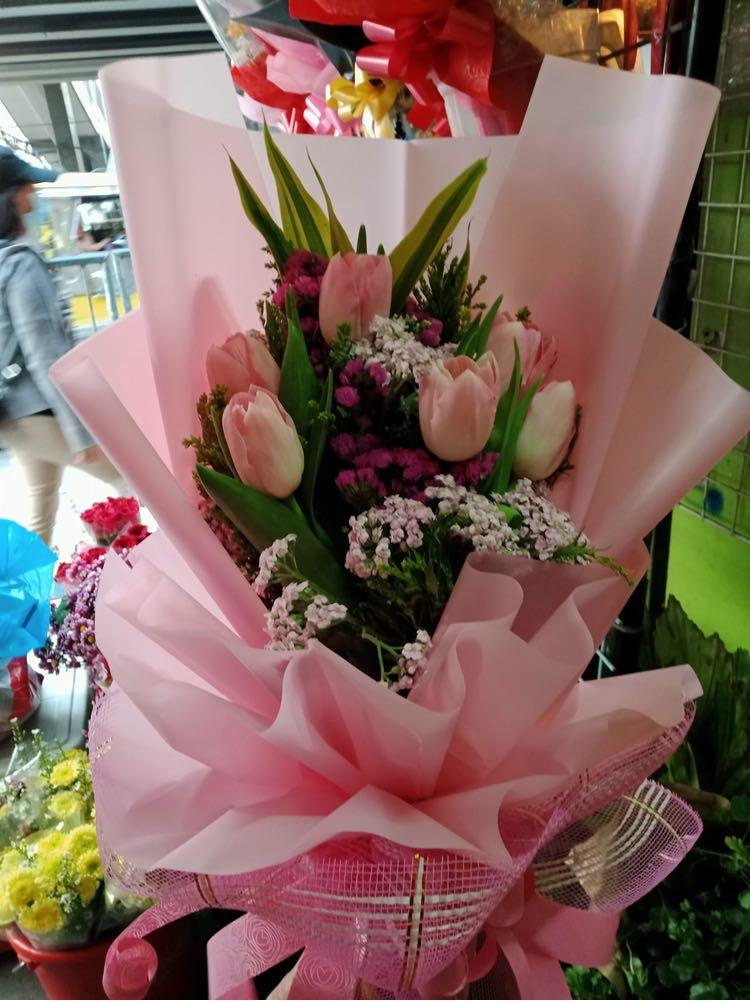 Valentines Flowers Assorted (Category: Flowers & Bouquets) located in Pasay City. Submitted by meostore (Listing ID 1142730527, Image 1). Description: Flowers for sale, starting price is 500 pesos. Prices for every flower may vary, depends on the size and type of flower. Pm for more details. Location: Pasay City For inquiries please call: 09171748376.