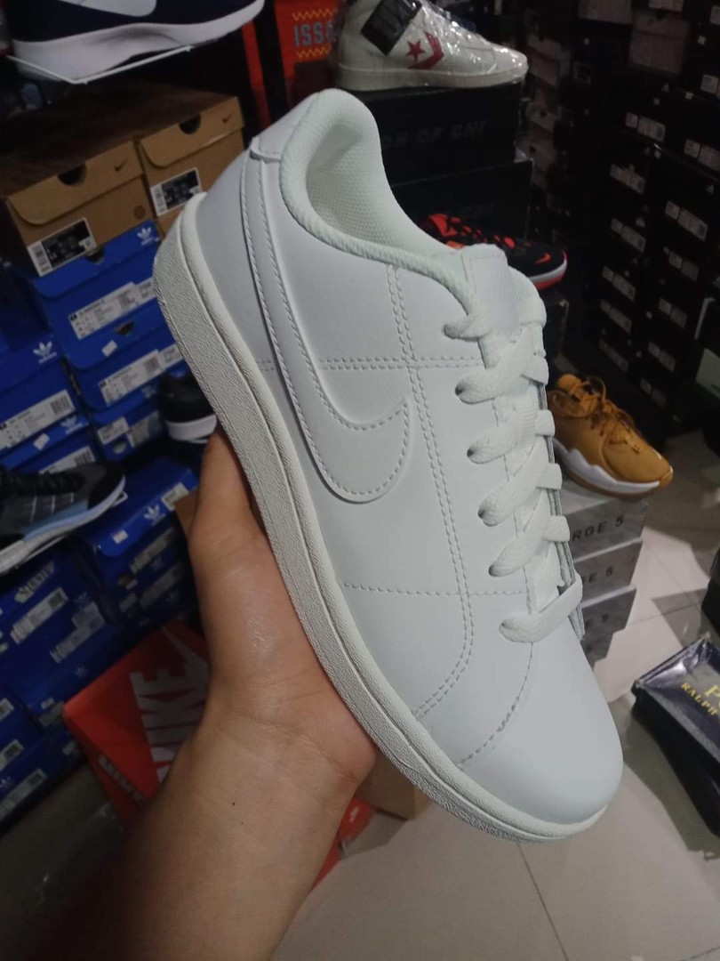 wmns nike court royale