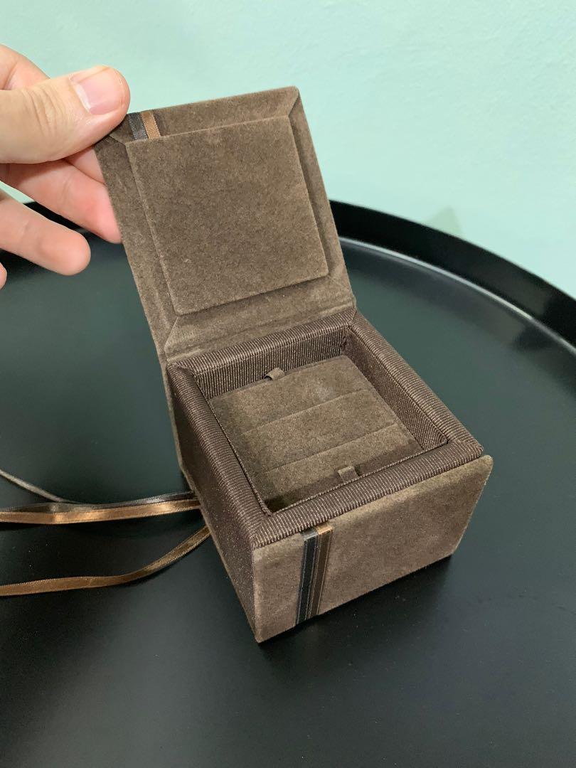 Free ring box outlet
