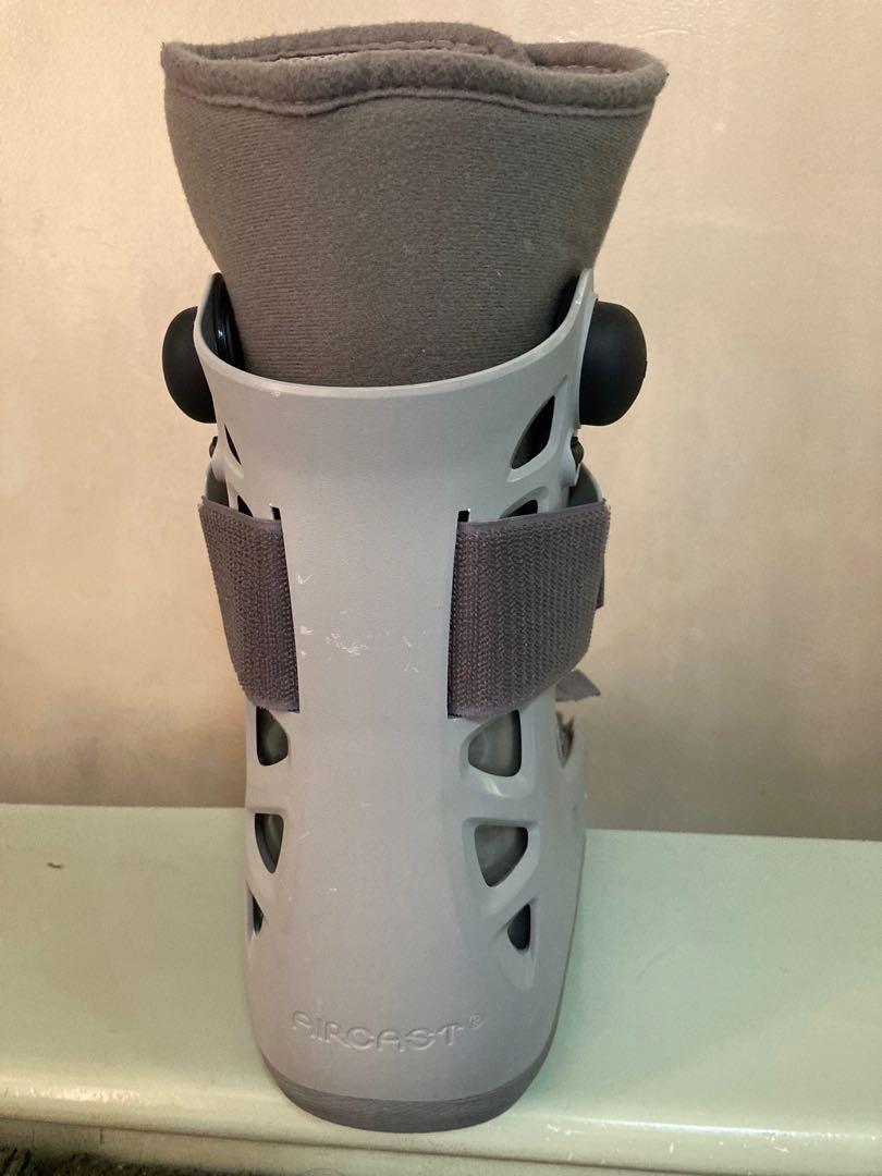Aircast (Category: Rehabilitative Devices) located in Quezon City. Submitted by mrskhz (Listing ID 1142932349, Image 3). Description: Aircast Small Used for 3 months Repriced from 4.2k.