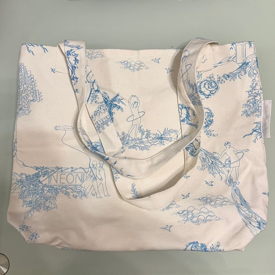 Brand new Hussein chalayan tote bag, 女裝, 手袋及銀包, Tote Bags