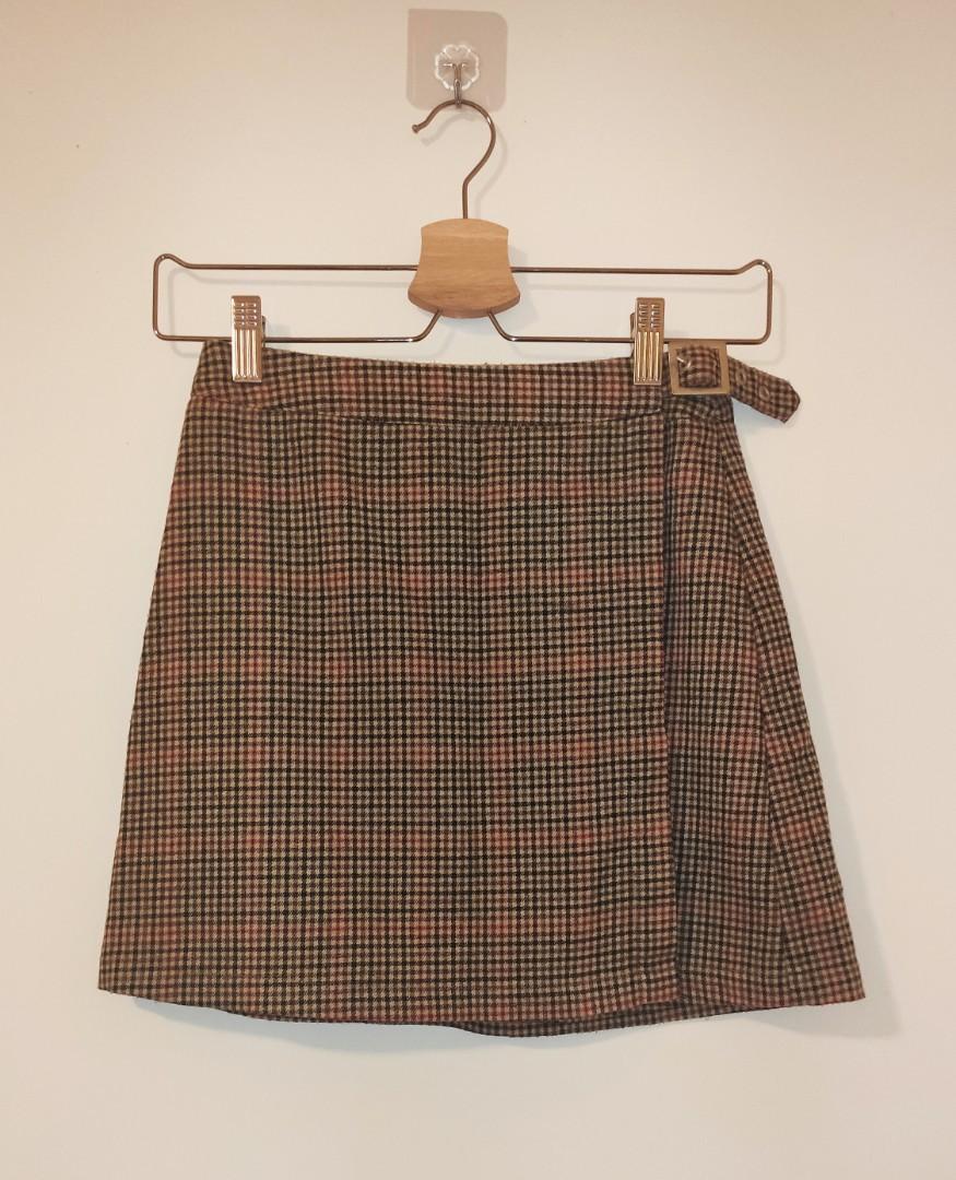 Brandy Melville Brown Plaid Emerson Skirt Gingham Buckle Mini Skirt Carousell