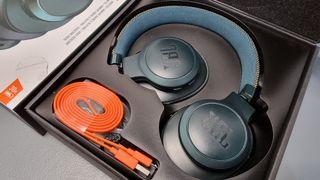 COMPLETE JBL LIVE 500BT

HEADPHONES