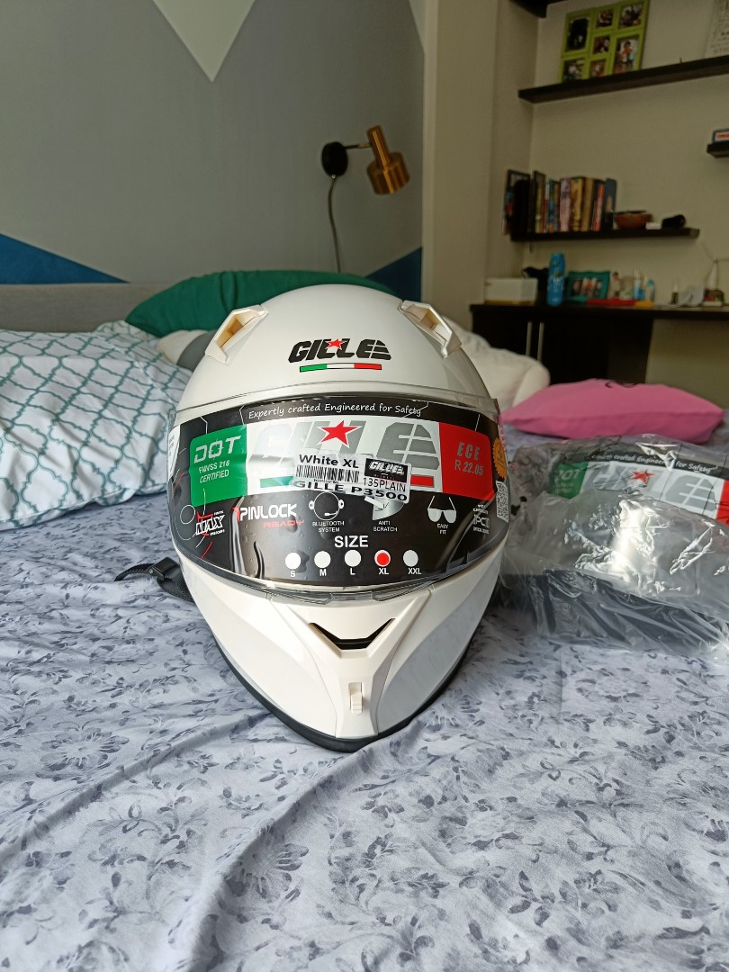 Gille helmet shop