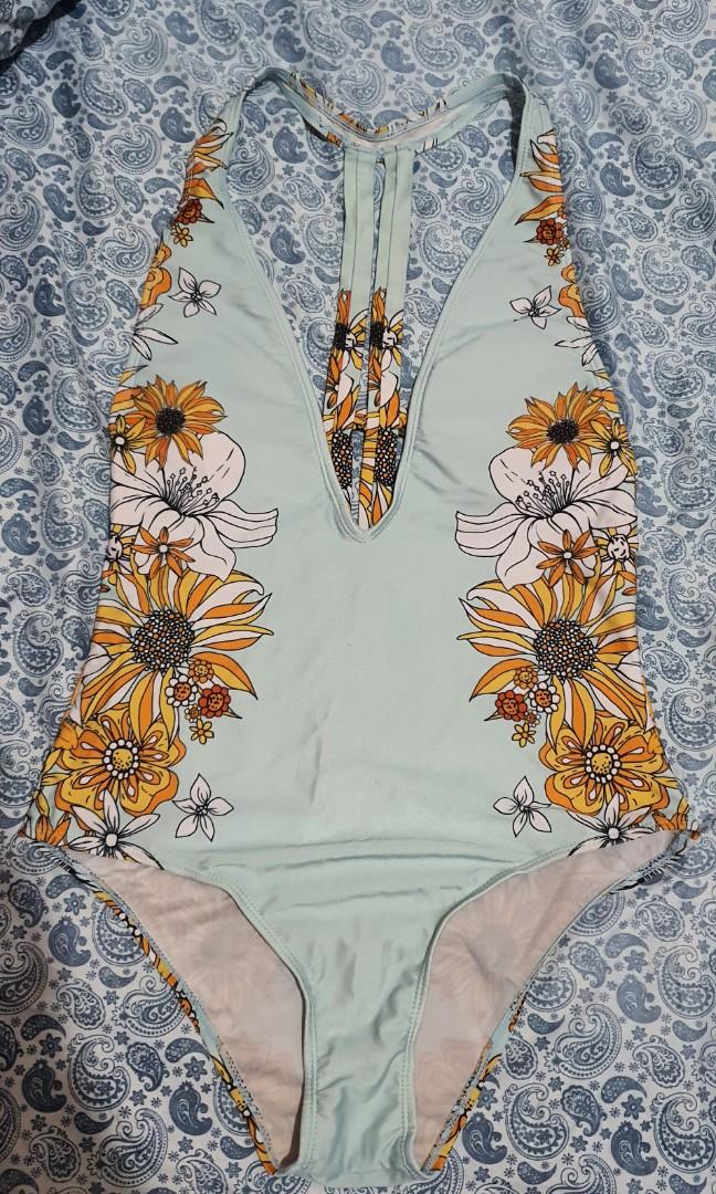 Green Floral Swimwear (Category: Bikinis & Swimsuits) located in Manila. Submitted by eeceec (Listing ID 1143058636, Image 1). Description: Green Floral Swimwear - Php 195 - Used only once - Fits Medium to Large - In very good condition and pretty when worn.