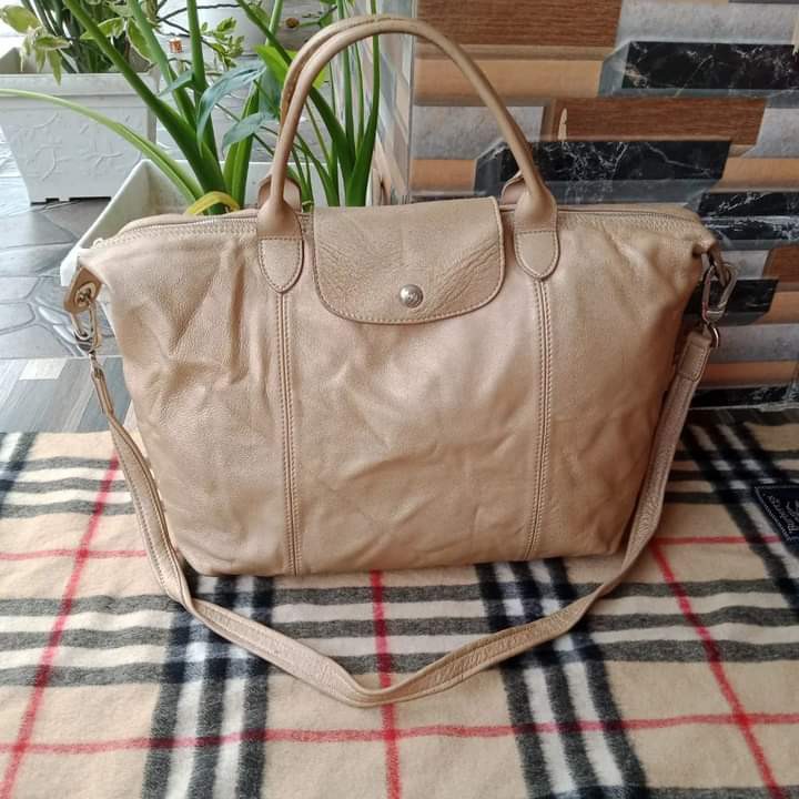 Tas sales longchamp kulit