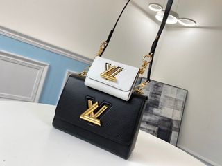 (Category: ) located in . Submitted by luxurbagonlineshop (Listing ID 1142894920, Image 1). Description: .