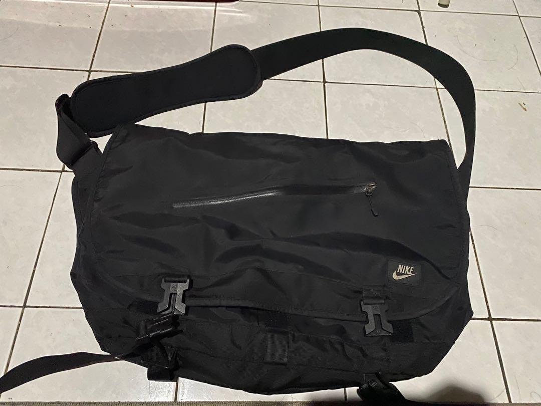Nike bag messenger Men s Fashion Bags Sling Bags on Carousell