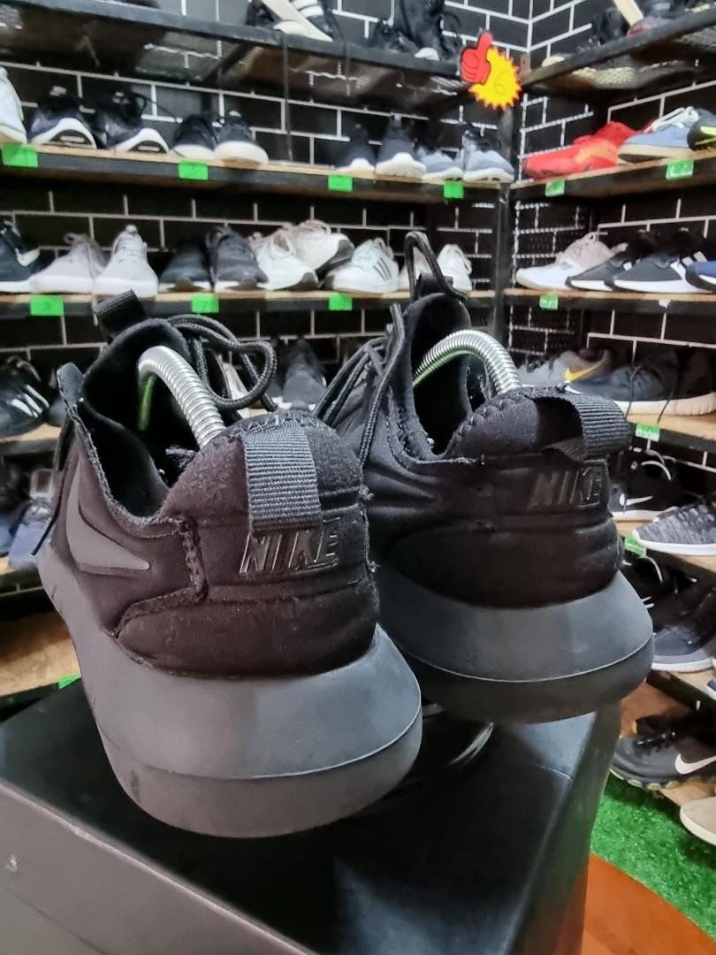 Roshe on sale run retail