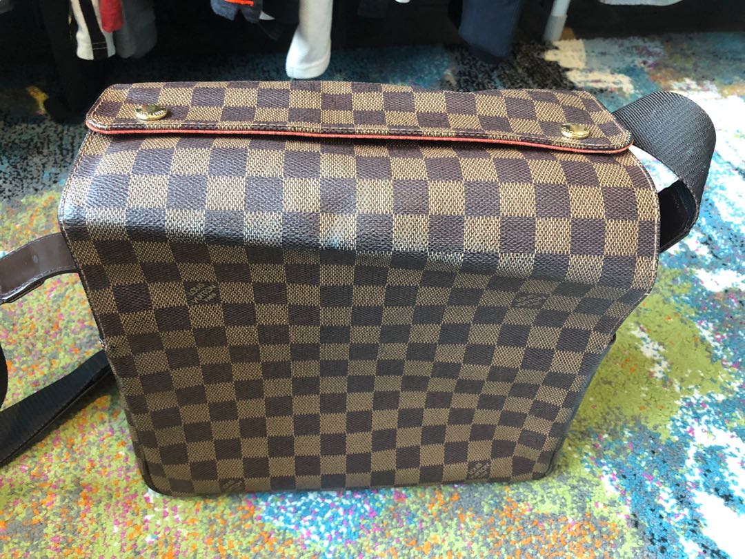 Vuitton messenger bag store