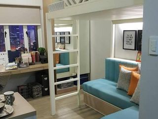 Rush Rush re sale Condo  across Ateneo,  Mirriam College and U.P. Diliman by Vista Hawthorne