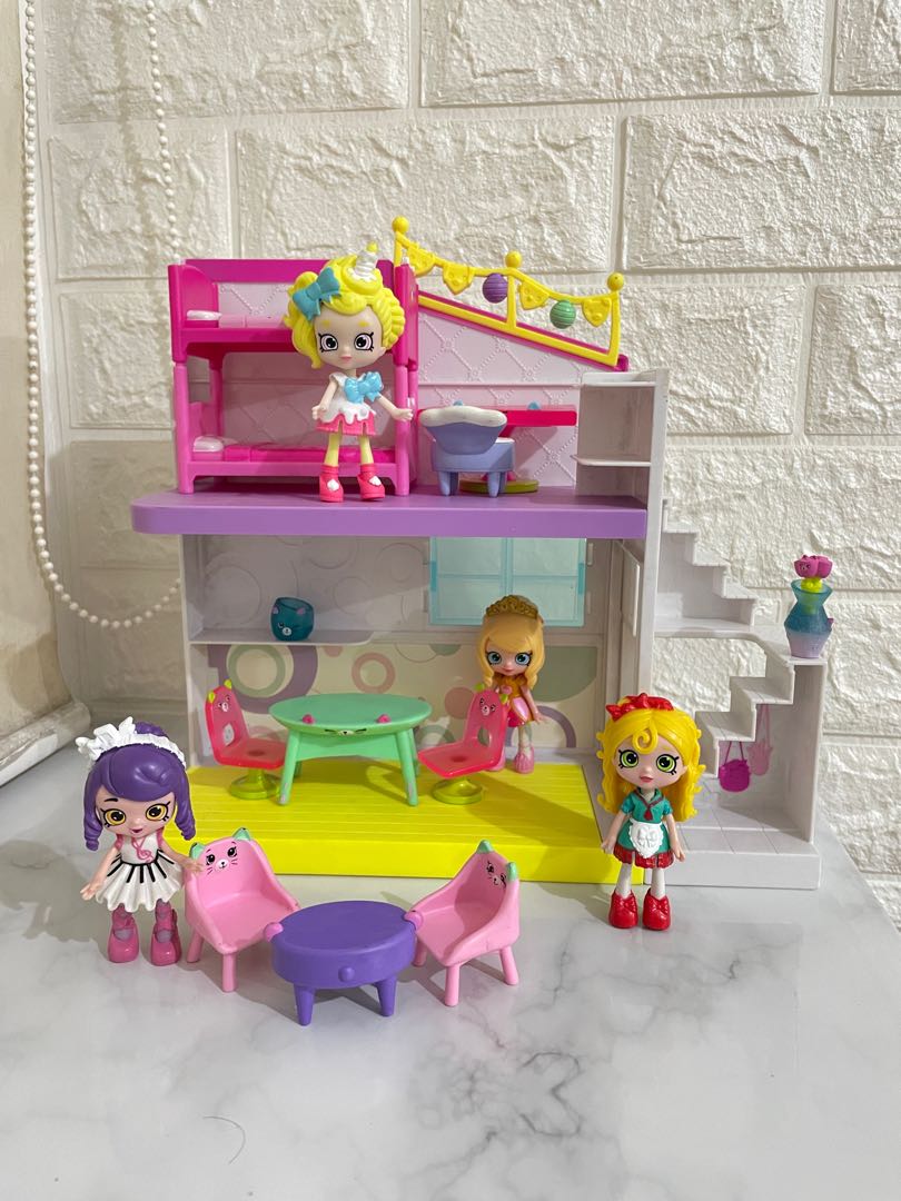 Shopkins Doll house with 4 figures, Hobbies & Toys, Toys & Games on