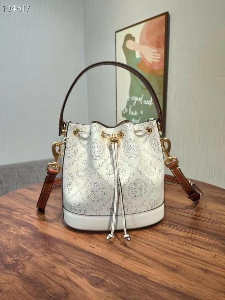 Tory burch bucket bag (Category: Luxury Bags & Wallets) located in Santa Cruz. Submitted by janelovebagswatchesshoesph (Listing ID 1142892289, Image 1). Description: with tag, dust bag and paper bag.