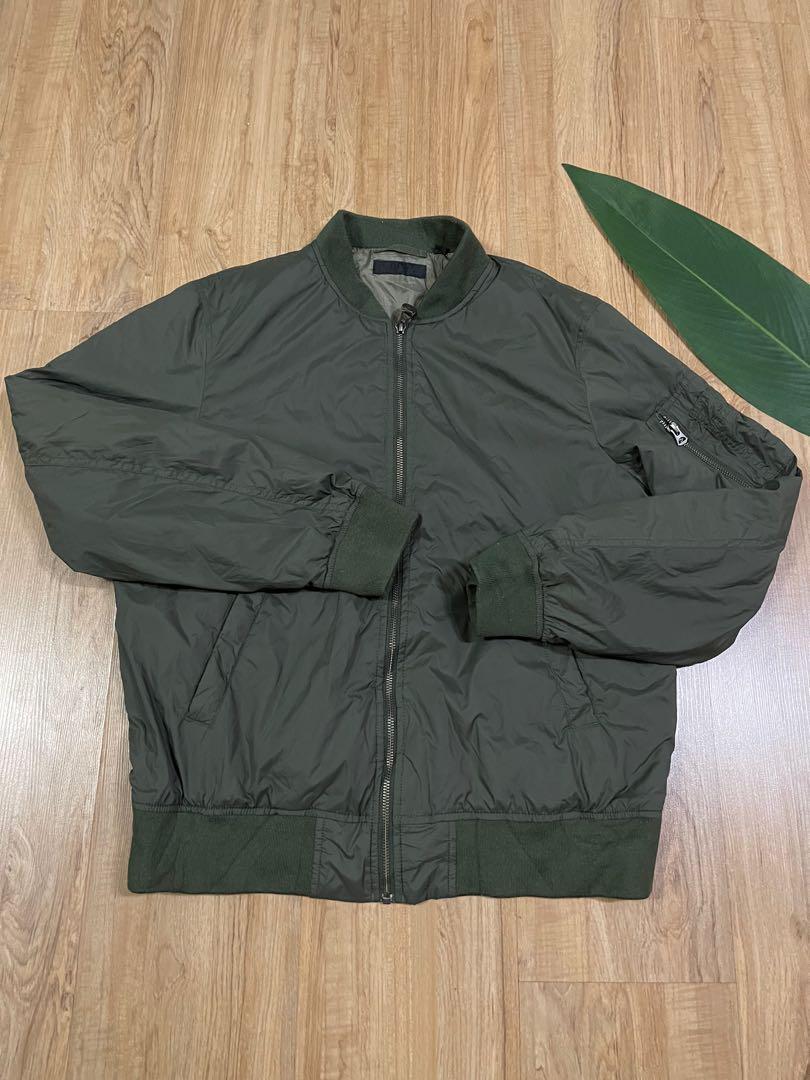 Uniqlo green bomber best sale jacket
