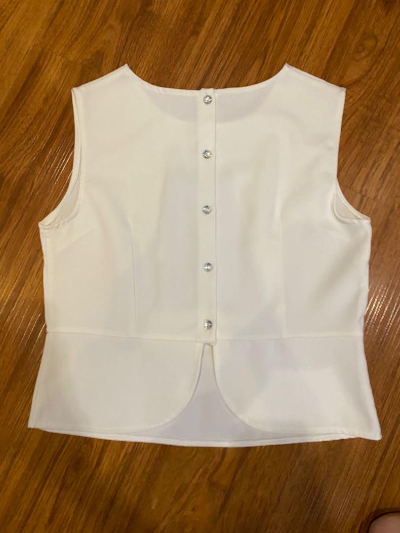 White Crop Top, Fesyen Wanita, Pakaian 