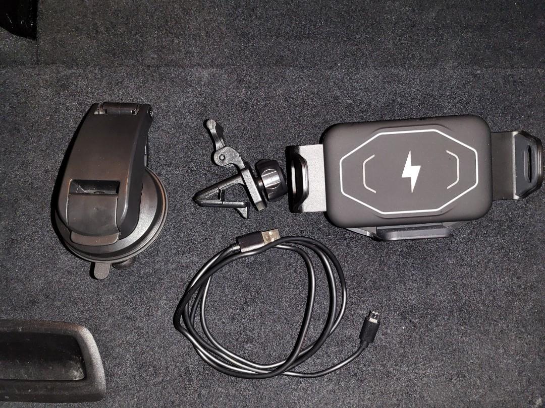 Wireless Car mount for z fold 3, Car Accessories, Accessories on Carousell