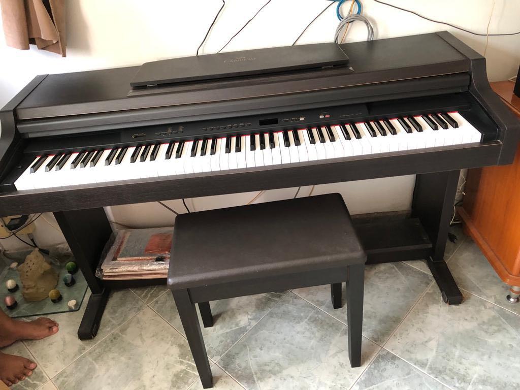 Yamaha Clavinova CLP 411 with chair, Hobbies & Toys, Music & Media ...