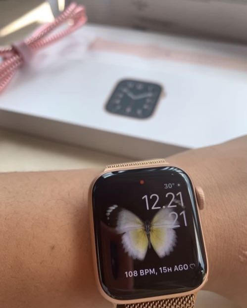 Apple Watch SE Rose Gold, Fesyen Wanita, Jam Tangan di Carousell