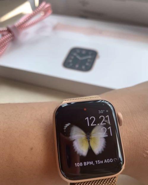 Apple Watch SE Rose Gold, Fesyen Wanita, Jam Tangan di Carousell
