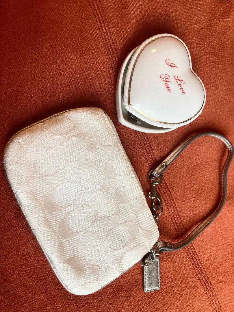 Authentic Coach Off-White Wristlet/Purse (Category: Luxury Bags & Wallets) located in Cebu City. Submitted by kawaiiparty (Listing ID 1141960689, Image 2). Description: Authentic Coach Wristlet in Off-White w/ Metallic Leather Trim Lilac inner lining Brand new but no card (threw away) PM if u need more pics :) Payments via Gcash or Bank transfer :).