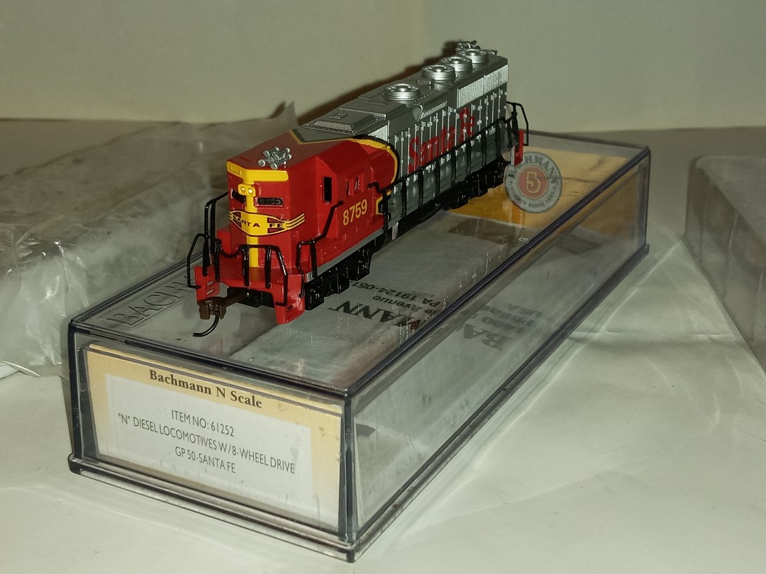 美品 Bachamann N Scale GP 50-SANTA FE 8759 - 鉄道模型