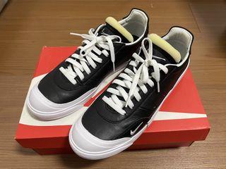 (BNIB)-Nike Black with White Sbeakers