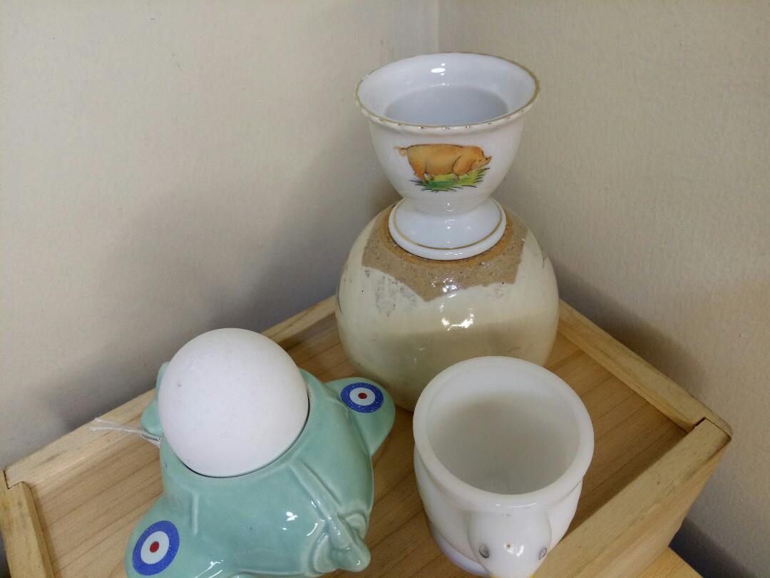 Ceramic egg cup holder (Category: Other Kitchenware & Tableware) located in Mandaluyong City. Submitted by aishoppe08 (Listing ID 1143150247, Image 2). Description: flaw: tiny chip and faded paint left sold.