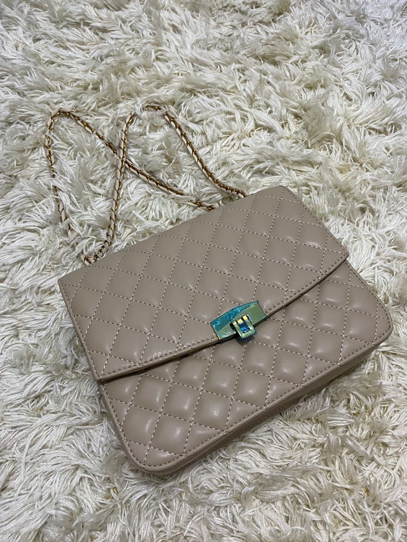 charles and keith envelope bolsa