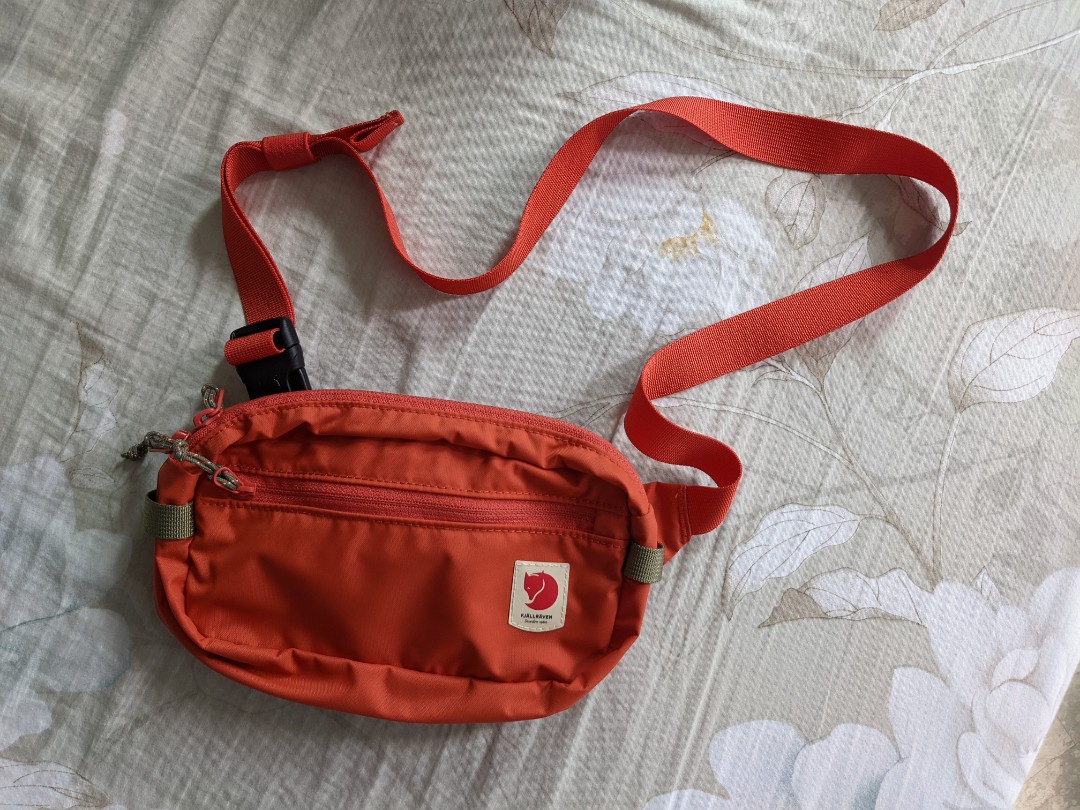 Red online hip bag