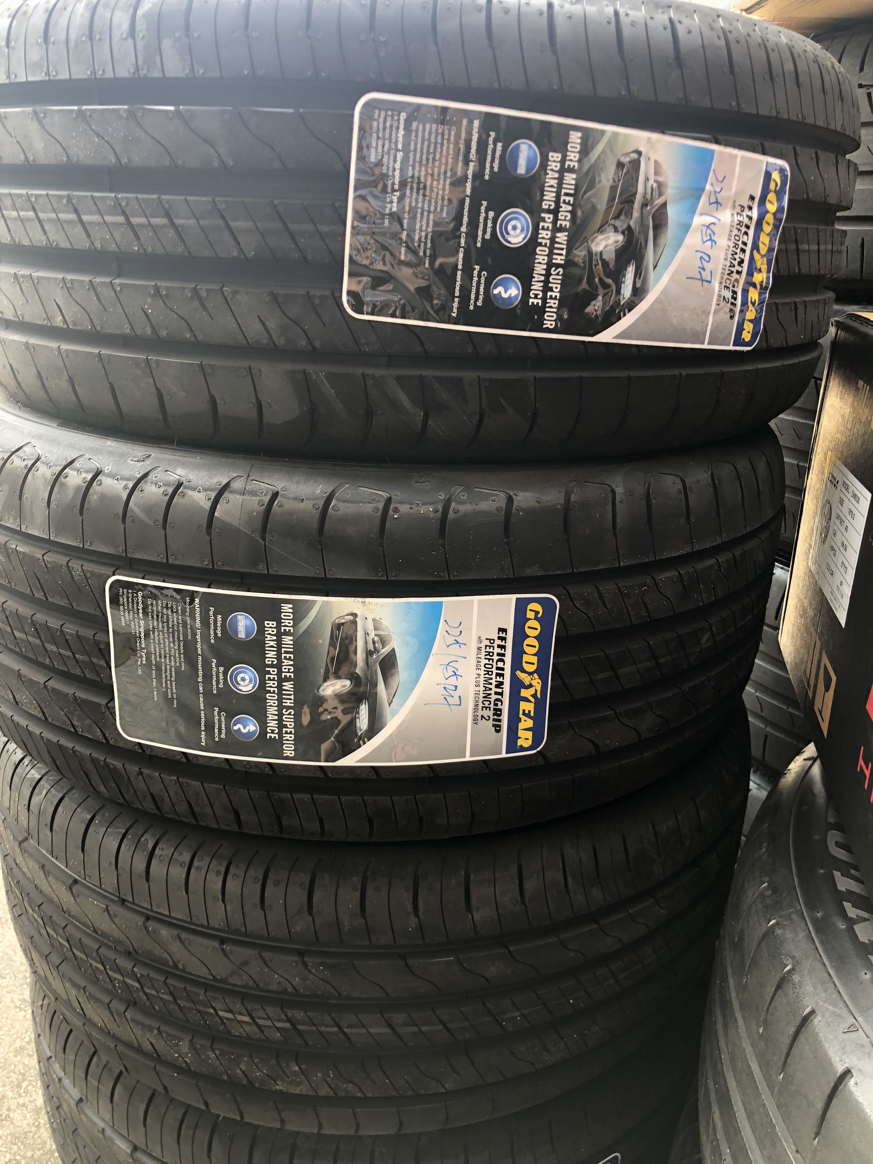 GoodYear Efficient Grip Performance 2 225/45/17 Tyres, Car Accessories