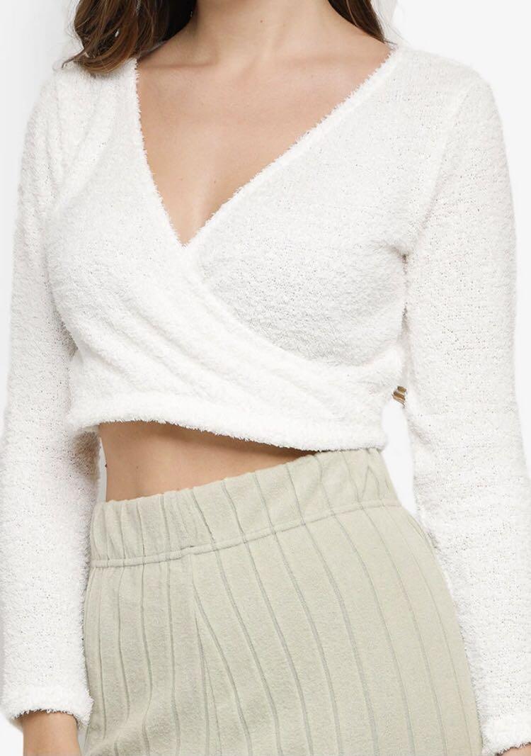 H M White Fluffy Jumper Women s Fashion Tops Blouses on Carousell