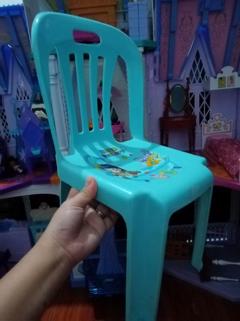 Small monoblock outlet chair