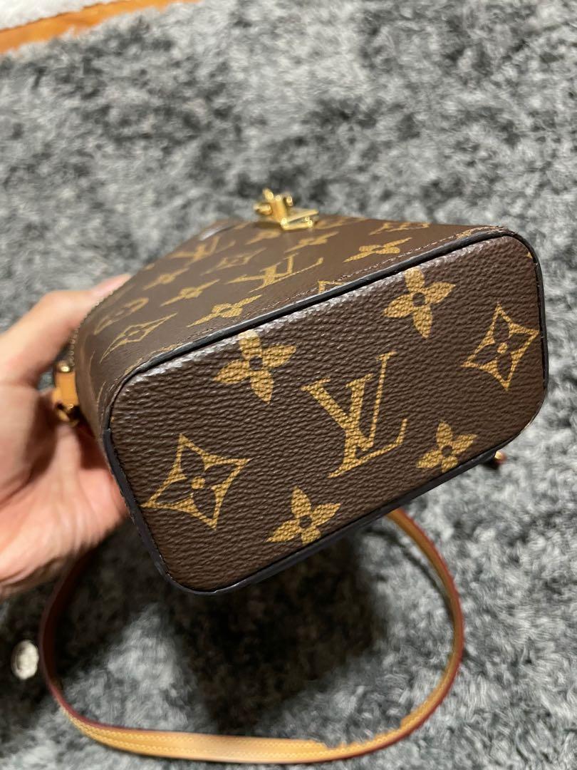 Louis Vuitton Cellphone Holder Sling, Women's Fashion, Bags & Wallets,  Cross-body Bags on Carousell