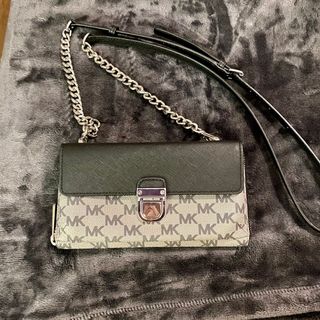 (Category: ) located in . Submitted by kmgoodfinds (Listing ID 1143262192, Image 1). Description: .
